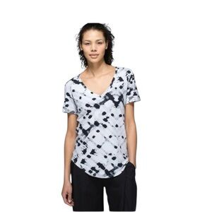 Lululemon Athletica Ghost Weave Black White Short Sleeve V Neck Womens Size 2